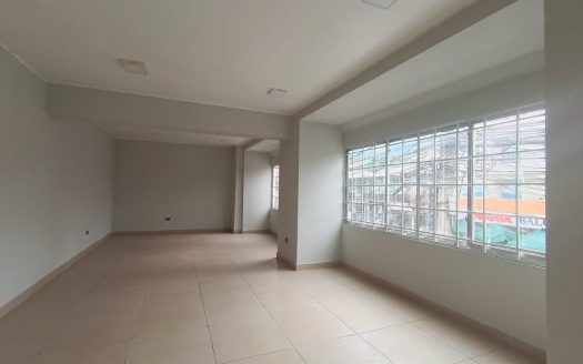 Locales comerciales y oficina en reconocida galería pleno centro Viña del Mar